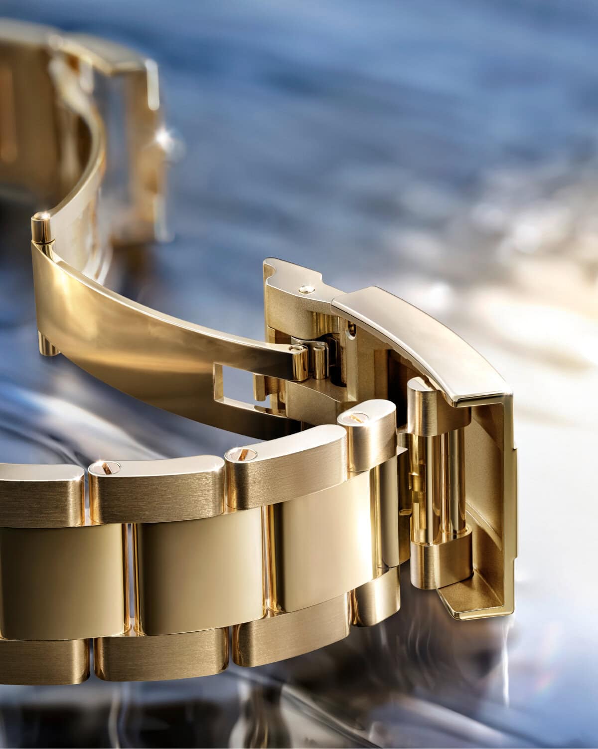 Dial with Honeycomb Motif and Exclusive Display - Hung Cheong